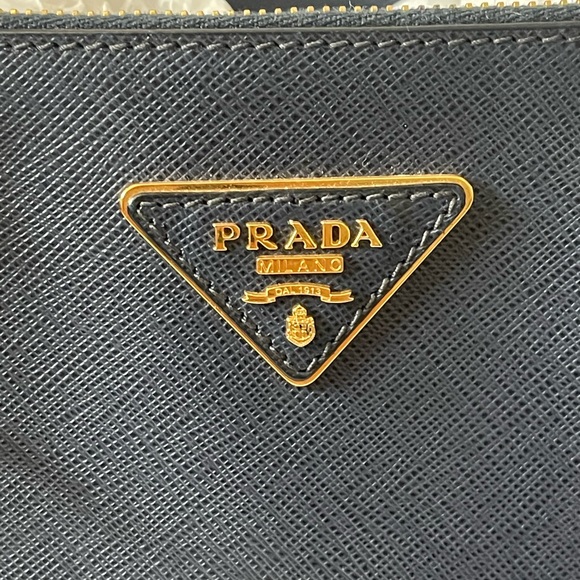 Pre loved Prada Navy Blue Saffiano Bag In Medium - Picture 3 of 8